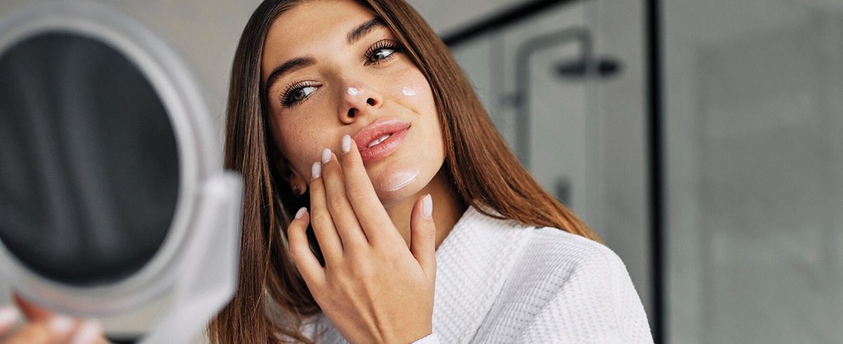 Come curare la pelle grassa in modo efficace: 3 prodotti che non devono mancare nel tuo beauty case